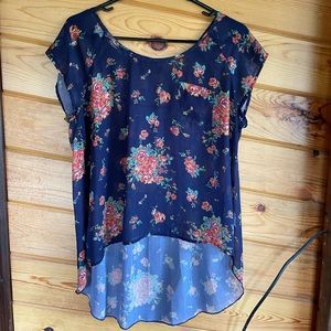 LC Lauren Conrad • Sheer flowy top • Women's Medium